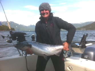 2012_june-24-todd-sacha-dale-80-lb-halibut-troolling-dail-she-douglas-channel-halibut-dale-first-chinook (4)333x249.jpg